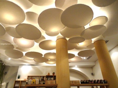 потолок в кафе